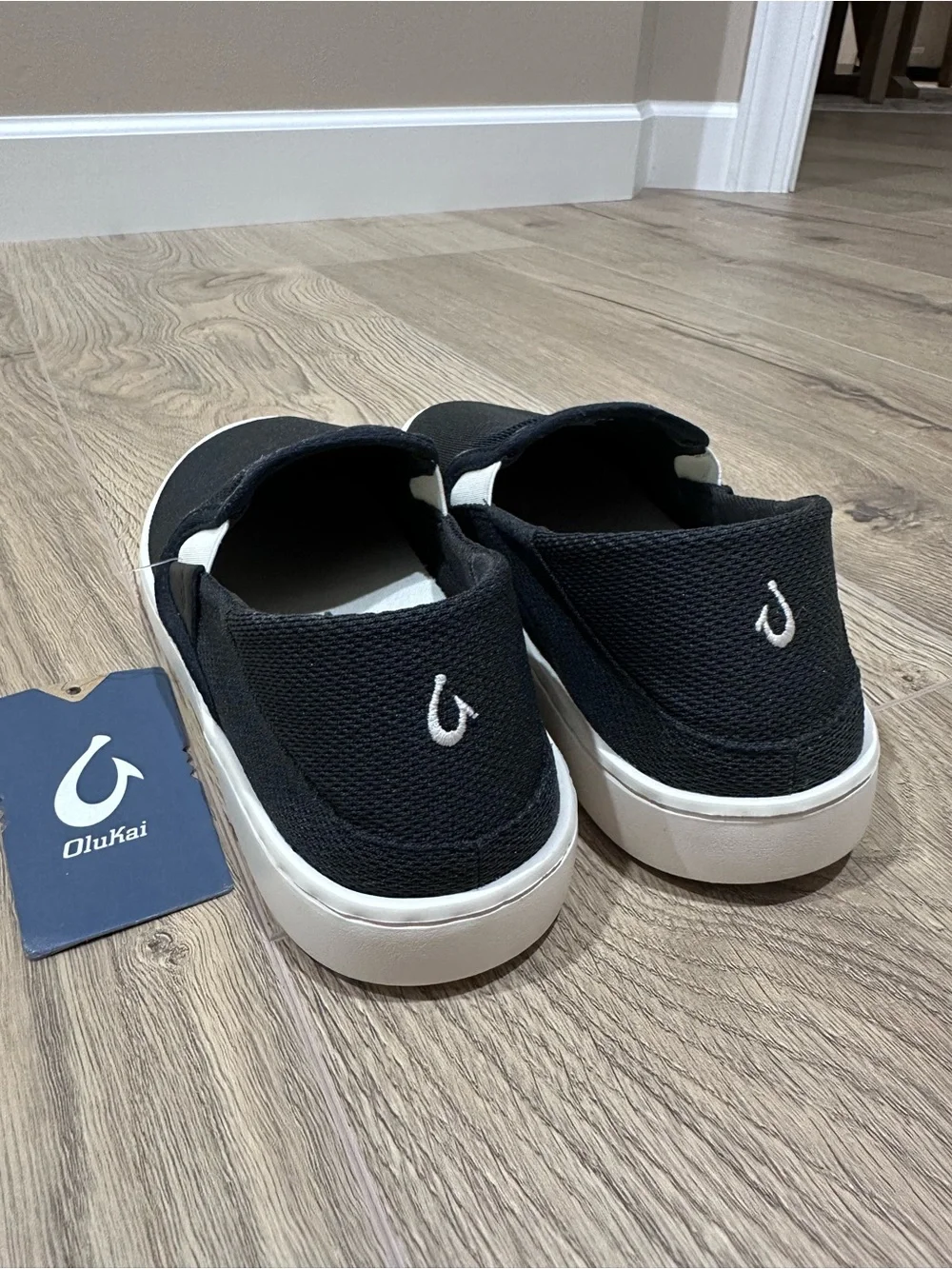 NWT Olukai Women’s Black Slip-On Canvas Sneakers Size 8.5